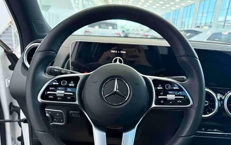 Mercedes-Benz GLB, 2021 год, 2 300 000 рублей, 14 фотография