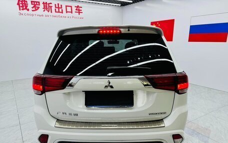Mitsubishi Outlander III рестайлинг 3, 2022 год, 1 980 548 рублей, 5 фотография