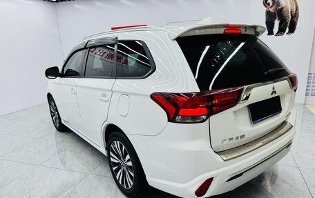 Mitsubishi Outlander III рестайлинг 3, 2022 год, 1 980 548 рублей, 4 фотография