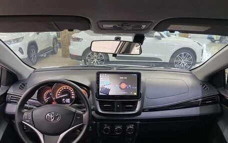 Toyota Yaris XP150 рестайлинг, 2023 год, 1 200 000 рублей, 6 фотография