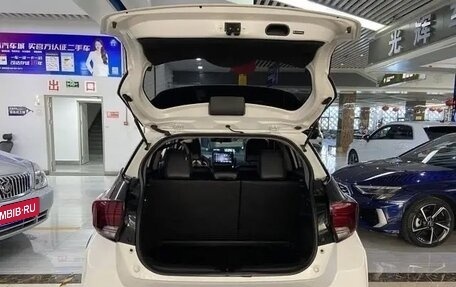 Toyota Yaris XP150 рестайлинг, 2023 год, 1 200 000 рублей, 13 фотография