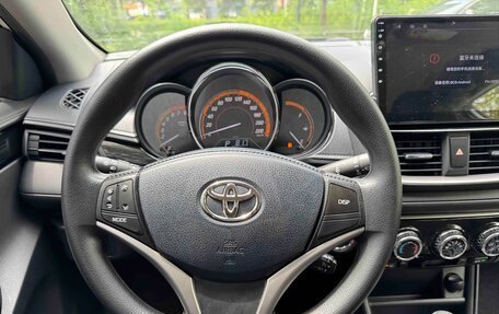 Toyota Yaris XP150 рестайлинг, 2022 год, 1 360 000 рублей, 13 фотография