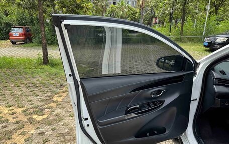 Toyota Yaris XP150 рестайлинг, 2022 год, 1 360 000 рублей, 20 фотография