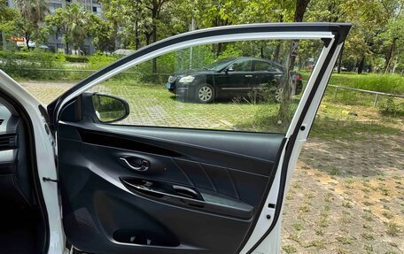 Toyota Yaris XP150 рестайлинг, 2022 год, 1 360 000 рублей, 30 фотография