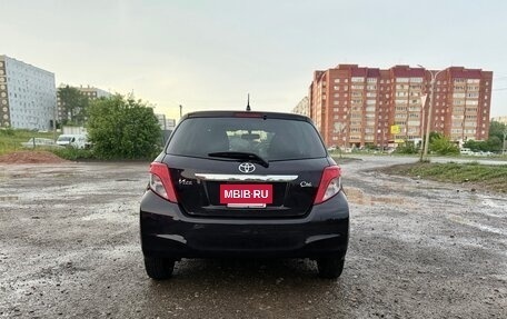 Toyota Vitz, 2013 год, 730 000 рублей, 3 фотография