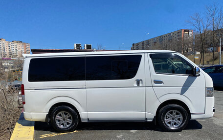 Toyota HiAce H200, 2015 год, 2 850 000 рублей, 7 фотография