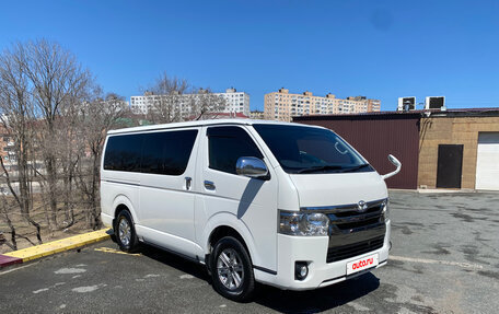 Toyota HiAce H200, 2015 год, 2 850 000 рублей, 5 фотография