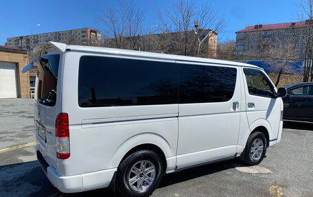 Toyota HiAce H200, 2015 год, 2 850 000 рублей, 6 фотография
