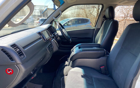 Toyota HiAce H200, 2015 год, 2 850 000 рублей, 11 фотография