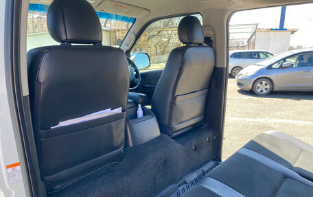 Toyota HiAce H200, 2015 год, 2 850 000 рублей, 13 фотография