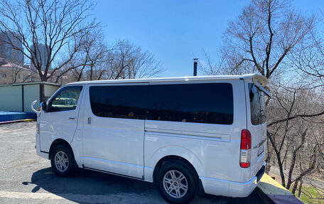 Toyota HiAce H200, 2015 год, 2 850 000 рублей, 4 фотография