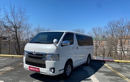 Toyota HiAce H200, 2015 год, 2 850 000 рублей, 1 фотография