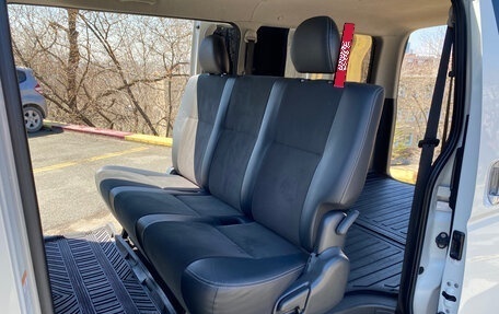 Toyota HiAce H200, 2015 год, 2 850 000 рублей, 12 фотография