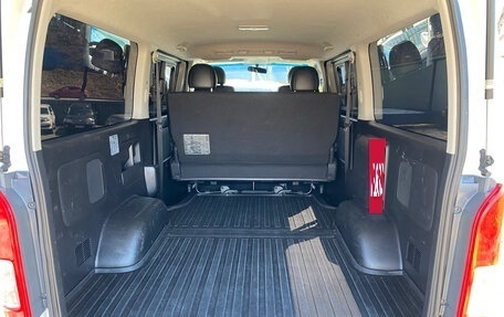 Toyota HiAce H200, 2015 год, 2 850 000 рублей, 9 фотография