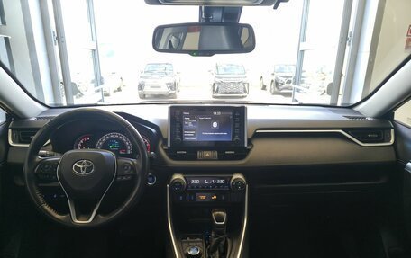 Toyota RAV4, 2021 год, 3 280 000 рублей, 8 фотография