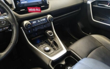 Toyota RAV4, 2021 год, 3 280 000 рублей, 10 фотография