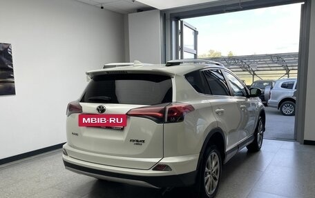 Toyota RAV4, 2017 год, 2 735 000 рублей, 4 фотография