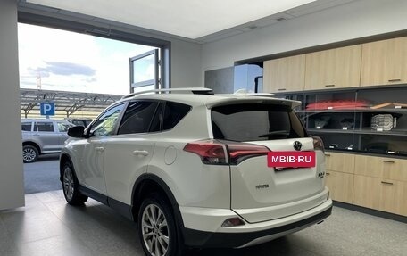 Toyota RAV4, 2017 год, 2 735 000 рублей, 6 фотография