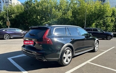 Volvo V60 Cross Country II, 2019 год, 3 800 000 рублей, 7 фотография