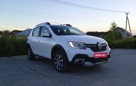 Renault Sandero II рестайлинг, 2018 год, 1 050 000 рублей, 1 фотография