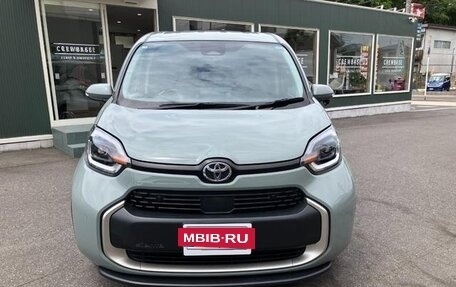 Toyota Sienta, 2022 год, 1 050 100 рублей, 3 фотография