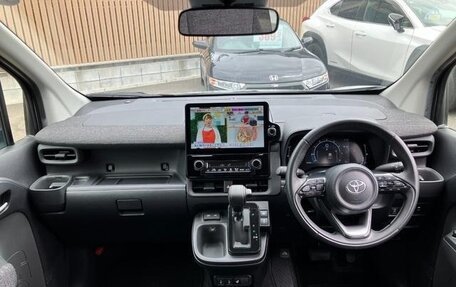 Toyota Sienta, 2022 год, 1 050 100 рублей, 15 фотография