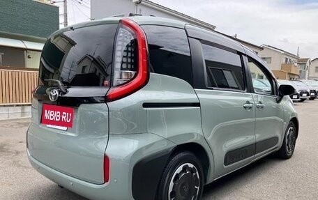 Toyota Sienta, 2022 год, 1 050 100 рублей, 7 фотография