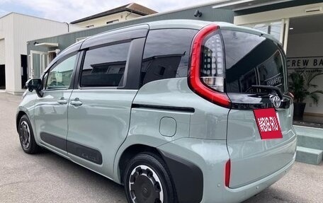 Toyota Sienta, 2022 год, 1 050 100 рублей, 5 фотография