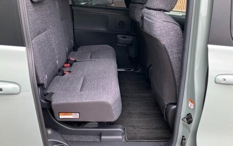 Toyota Sienta, 2022 год, 1 050 100 рублей, 32 фотография
