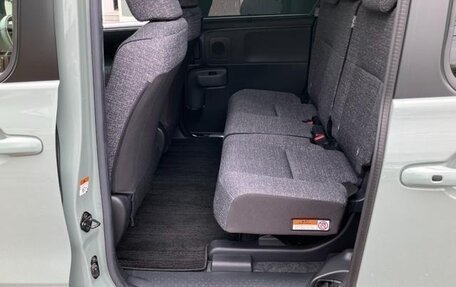 Toyota Sienta, 2022 год, 1 050 100 рублей, 34 фотография