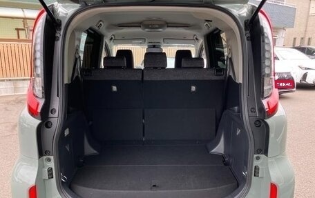 Toyota Sienta, 2022 год, 1 050 100 рублей, 37 фотография