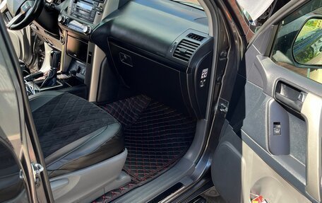 Toyota Land Cruiser Prado 150 рестайлинг 2, 2012 год, 2 900 000 рублей, 9 фотография