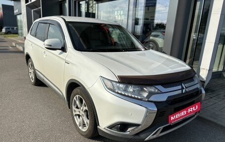 Mitsubishi Outlander III рестайлинг 3, 2018 год, 2 059 000 рублей, 2 фотография