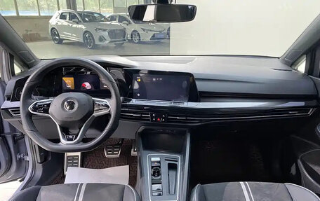 Volkswagen Golf VIII, 2022 год, 1 340 000 рублей, 10 фотография