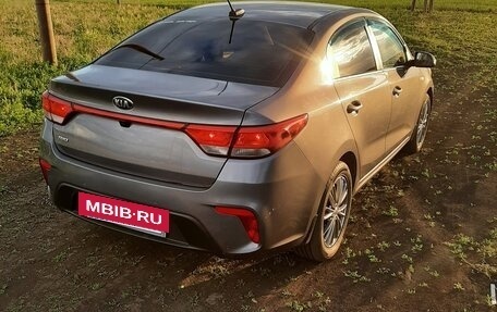 KIA Rio IV, 2018 год, 990 000 рублей, 2 фотография