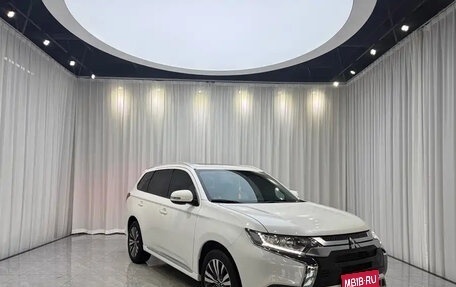 Mitsubishi Outlander III рестайлинг 3, 2022 год, 1 650 000 рублей, 1 фотография