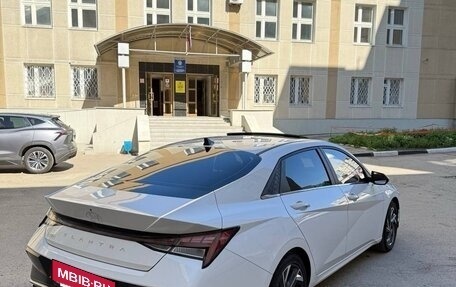 Hyundai Elantra, 2023 год, 2 100 000 рублей, 3 фотография