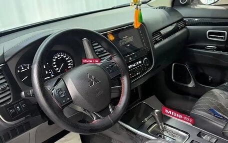 Mitsubishi Outlander III рестайлинг 3, 2022 год, 1 650 000 рублей, 7 фотография