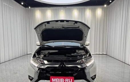 Mitsubishi Outlander III рестайлинг 3, 2022 год, 1 650 000 рублей, 16 фотография