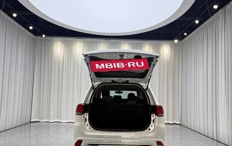 Mitsubishi Outlander III рестайлинг 3, 2022 год, 1 650 000 рублей, 17 фотография