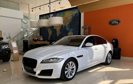 Jaguar XF II, 2017 год, 2 350 000 рублей, 2 фотография