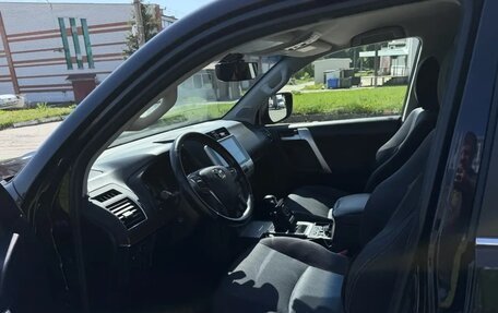 Toyota Land Cruiser Prado 150 рестайлинг 2, 2017 год, 4 199 000 рублей, 12 фотография