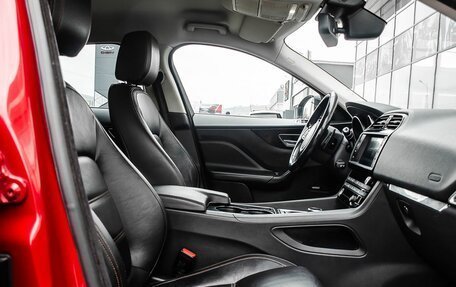 Jaguar F-Pace, 2017 год, 2 400 000 рублей, 18 фотография