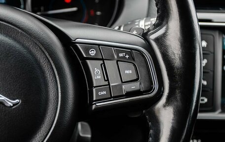 Jaguar F-Pace, 2017 год, 2 400 000 рублей, 22 фотография
