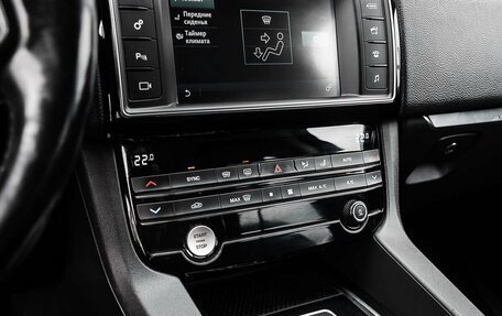 Jaguar F-Pace, 2017 год, 2 400 000 рублей, 24 фотография