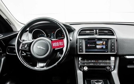 Jaguar F-Pace, 2017 год, 2 400 000 рублей, 15 фотография
