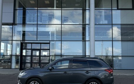 Mitsubishi Outlander III рестайлинг 3, 2017 год, 1 890 000 рублей, 7 фотография