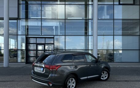 Mitsubishi Outlander III рестайлинг 3, 2017 год, 1 890 000 рублей, 6 фотография