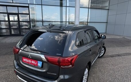 Mitsubishi Outlander III рестайлинг 3, 2017 год, 1 890 000 рублей, 4 фотография