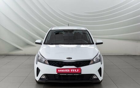 KIA Rio IV, 2021 год, 1 638 000 рублей, 2 фотография